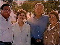 ڈاکٹر حسن اور ان کی اہلیہ صدر بش اور لورا کے ساتھ