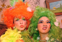 Chwiorydd hyll - llun o raglen CBeebies 