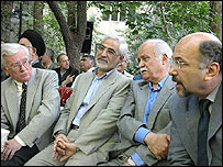 پروفسور يوهانس دوبروين (نفر اول از سمت چپ) در مراسم