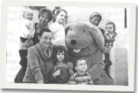 Smot y Ci yn ymweld â meithrinfa Little Scholars