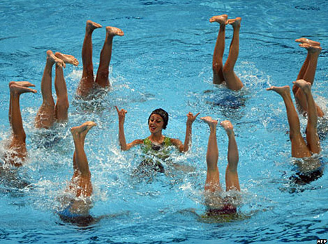 Italy's swimmers with their feet above water