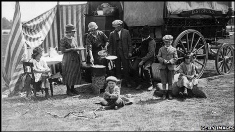 欧洲人对吉普赛人最初的好奇,很快就被持续的迫害、歧视、甚至种族灭绝屠杀所取代。