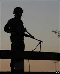 Soldado em Brasília às vésperas da reunião da Unasul