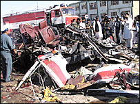 विस्फोट के बाद बस