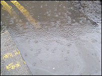  اس وبا کے پیھلنے کی سب سے بڑی وجہ  آلودہ پانی پینا ہے 