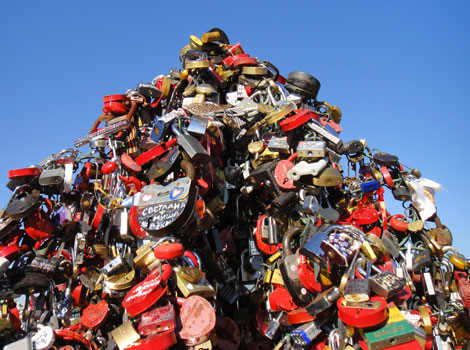 Padlocks on the Luzhkov bridge in Moscow