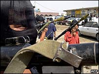 يکی از شبه نظاميان طرفدار مقتدی صدر