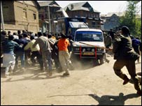 کشمیر میں پرتشدد کارروائیاں مسلسل جاری ہیں