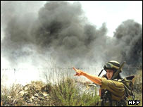 سرباز اسرائيلی در محل حمله موشکی حزب الله