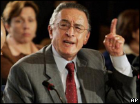 O ex-vice-presidente do Equador (entre 1984 e 88), Blasco Peñaherrera, representante na reunião do grupo que assumiu o poder no país