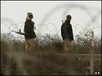 Gazze sınırında devriye gezen Mısır kuvvetleri