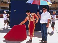 Almodóvar e Rosario Flores no set de 'Fale com Ela'