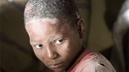 Un o drueiniaid Haiti - sut ddylai Cymru ymateb?