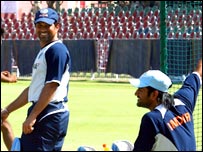 सचिन तेंदुलकर और महेंद्र सिंह धोनी