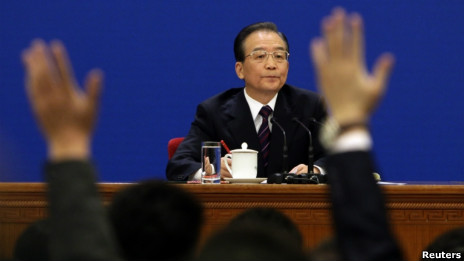 温家宝在人大记者会上（14/03/2011，资料照片）