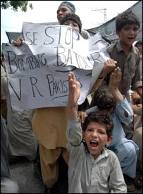 بمباری کے خلاف مظاہرہ