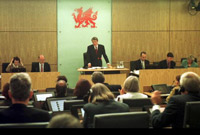 Cynulliad Cenedlaethol Cymru yn dechrau ar ei waith yn 1999