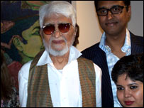 एमएफ़ हुसैन न्यूयॉर्क में युवा पेंटर्स के साथ