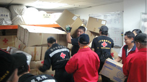 台红十字会救灾志工整备救灾物资