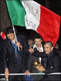 意大利队员参加世界杯庆祝大游行