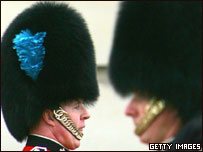 头戴熊皮礼帽的卫兵