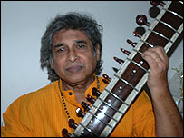 सितारवादक देबू चौधरी