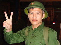 Tân binh nhì Nguyễn Tiến Trung, tháng 3 năm 2008 (Ảnh từ nguồn THTNDC)