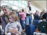 Evlerini terk etmek zorunda kalan Gürcüler