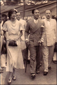 Vua Bảo Đại và hoàng hậu Nam Phương (Nguồn ảnh: Nguyễn Tấn Lộc)