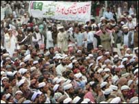 متحدہ مجلس عمل احتجاج کا دائر عوامی مسائل تک وسیع کر رہے ہیں