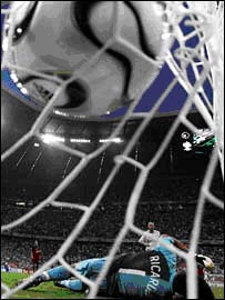 Zidane'in Portekiz'e attığı penaltı golü