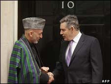 افغان صدر حامد کرزئی اور برطانوی وزیرِ اعظم گورڈن براؤن