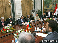 حسن کاظمی قمی و رایان کراکر سفیران ایران و آمریکا در مذاکرات بغداد