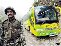 مظفرآباد سے جانے والی بس