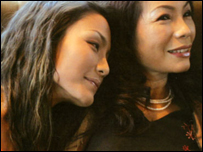 Mẹ con nhà văn Võ Thị Hảo