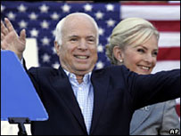 McCain tenta conquistar Estados cruciais