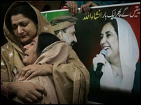 Benazir Butto için ağlayanlar