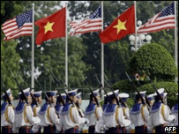 Lính VN tại một buổi lễ đón tổng thống Mỹ