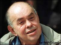 Jacek Kuron còn là người nổi tiếng không thích ăn mặc sang trọng