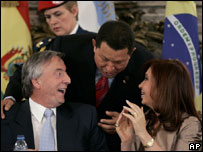 Néstor Kirchner, Hugo Chávez e Cristina Kirchner