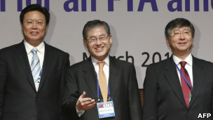 左起:俞建华、崔京林、鹤冈公二