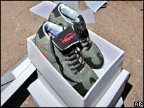 Os tênis estão à venda em San Diego por US$ 215