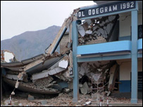 स्वात में नष्ट किया गया एक स्कूल