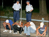 Sidney'de gözaltına alınan bir kişi