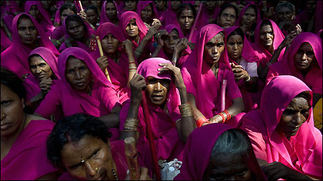 Members of the Gulabi Gang. Photo: Manpreet Romana/AFP/Getty Images 