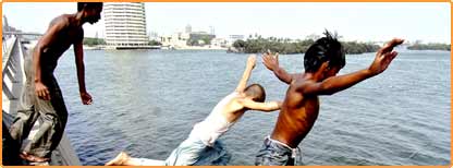 ’سمندر جائیں تو خرکار چورنگی سے ہوتے جائیں‘