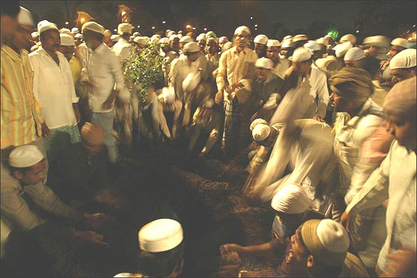 मृतकों का अंतिम संस्कार