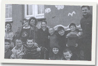 Bu'r plant yn brysur iawn