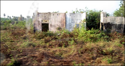 A destroyed house in Jaffna (photo: Upali Gajanayake)