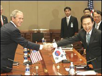 Tổng thống Bush và người đồng nhiệm Lee Myung-Bak